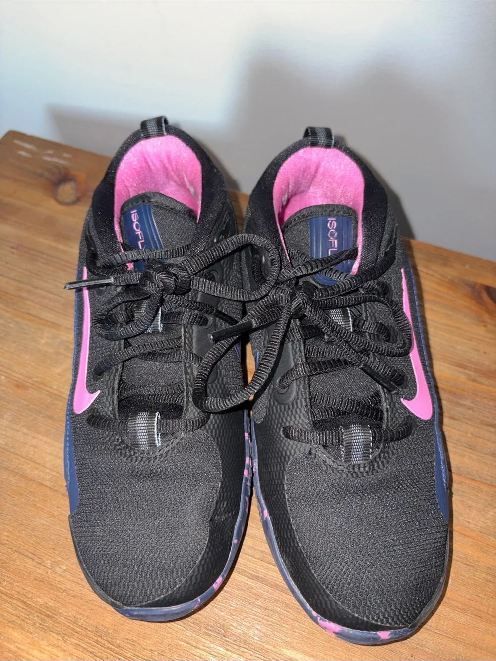 Nike Kids' Grade School IsoFly Basketball Shoes 3 Youth